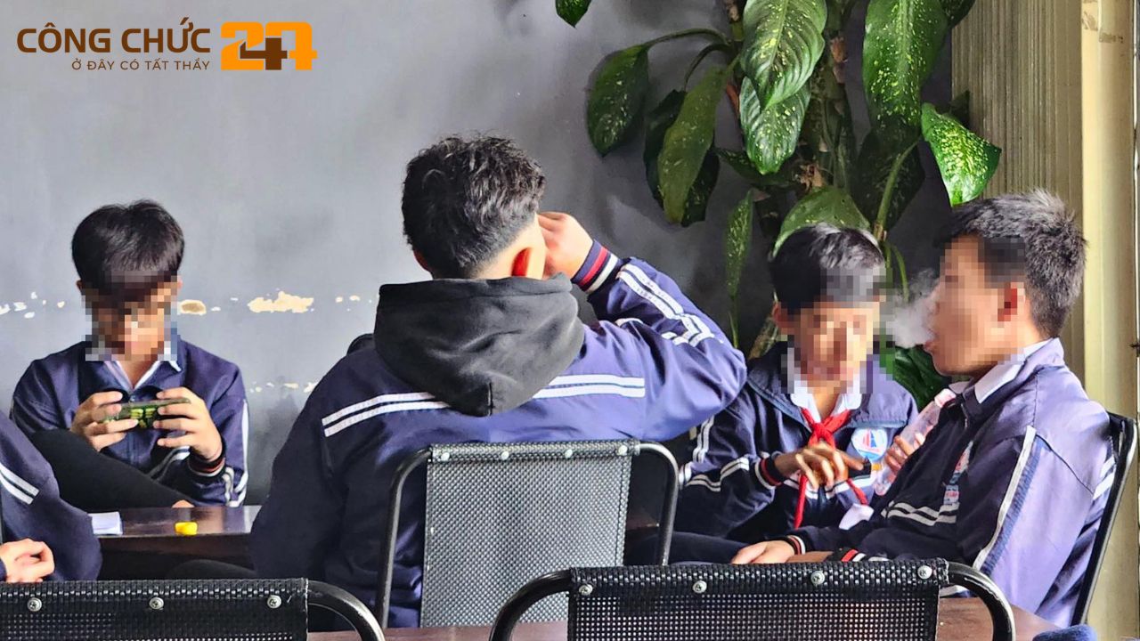 Học sinh cấp ba lén dùng thuốc là điện tử