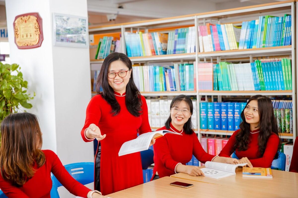 Tình huống khó nhằn giữa giáo viên và đồng nghiệp